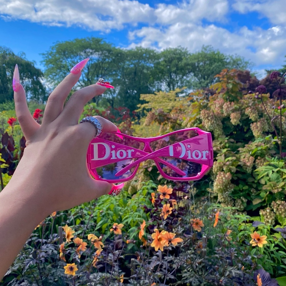 SOLD 📣 Christian Dior Y2K Hot Pink Overshine Sunglasses - Picture 4 of 10
